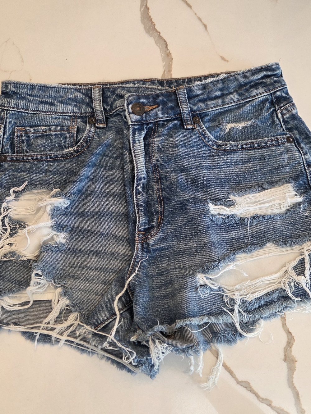 American Eagle Strigid Distressed Denim Mom Shorts Size 6 Frayed Hem Grunge Y2K